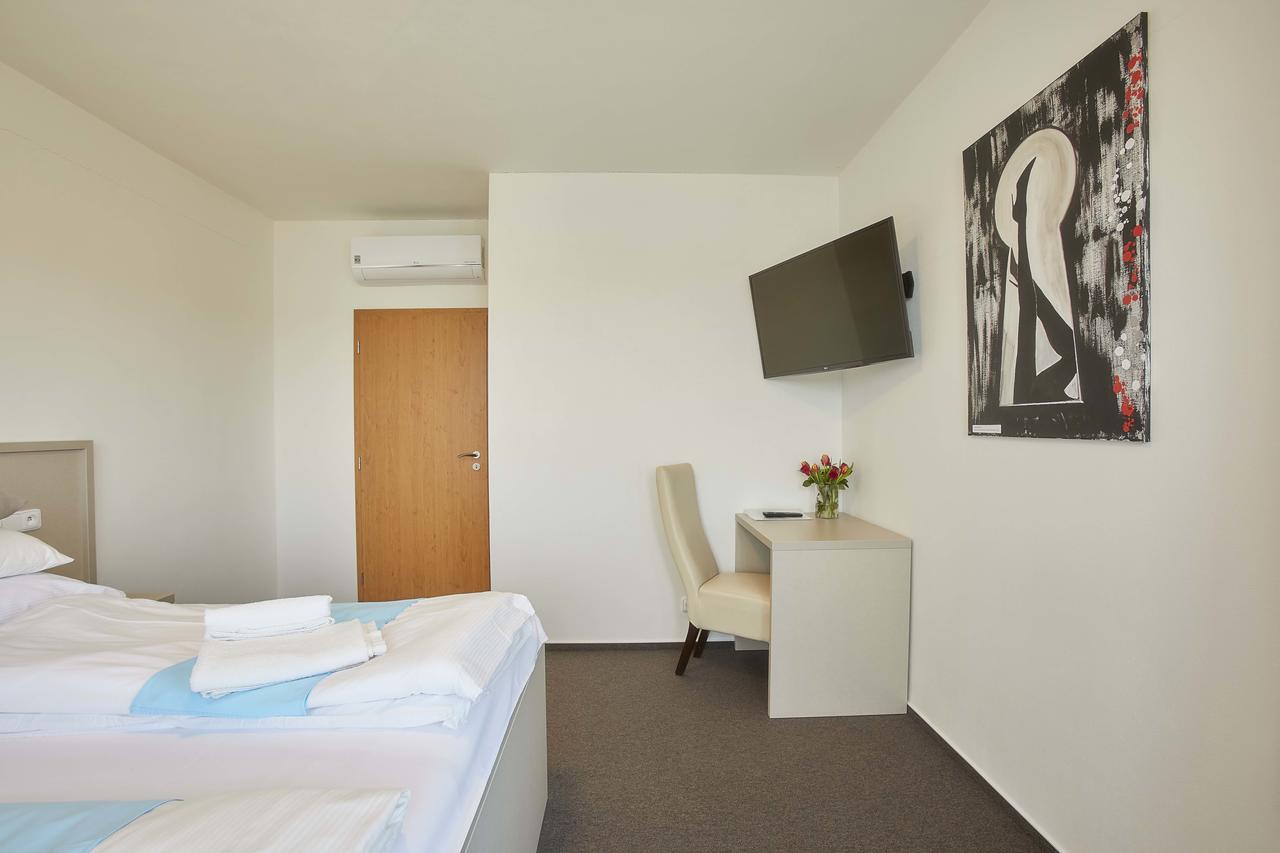 Hotel Rakovec Brno Exteriör bild